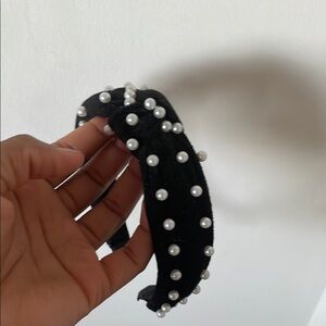 Elegant Black Pearl-Studded Headband